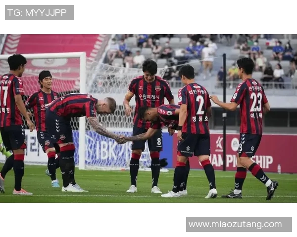 城南足球俱乐部与济州联队激战正酣期待精彩对决展现足球魅力与激情